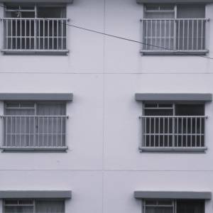 【ゾッとする怖い話】意味がわかると怖い。いつも同じ順番で閉まるカーテン