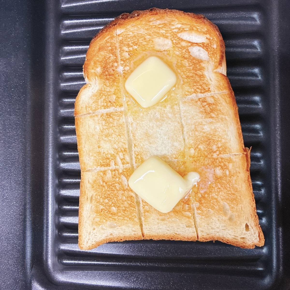 パスコ公式の「トマトと岩塩の追いバタートースト」のレシピ