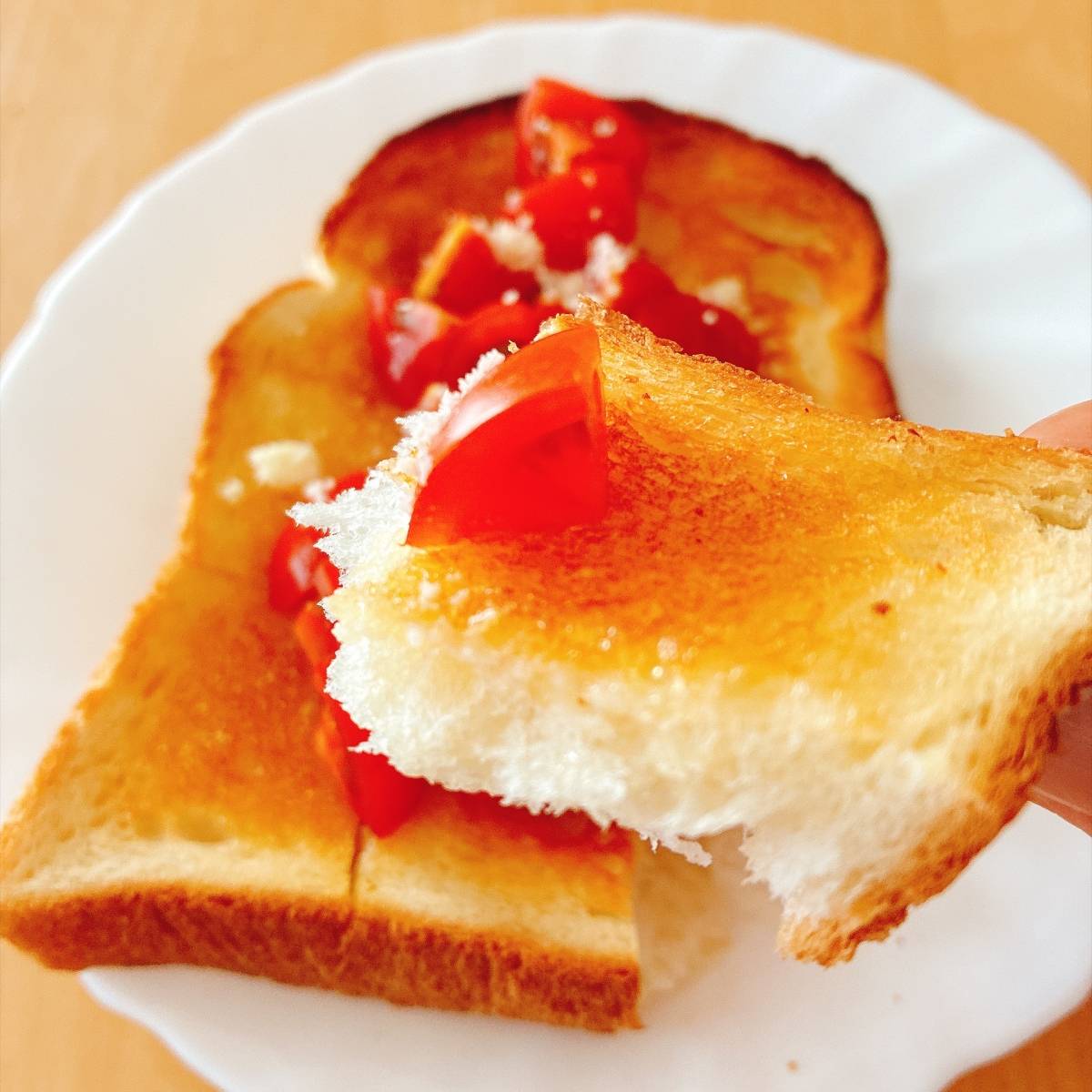 パスコ公式の「トマトと岩塩の追いバタートースト」のレシピ