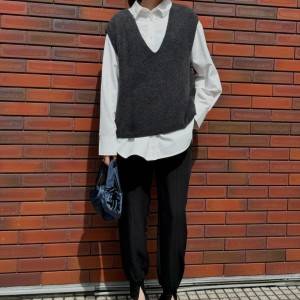 【2026年10月】こう着ればいいんだ……。若く見える秋のシャツコーデ5選