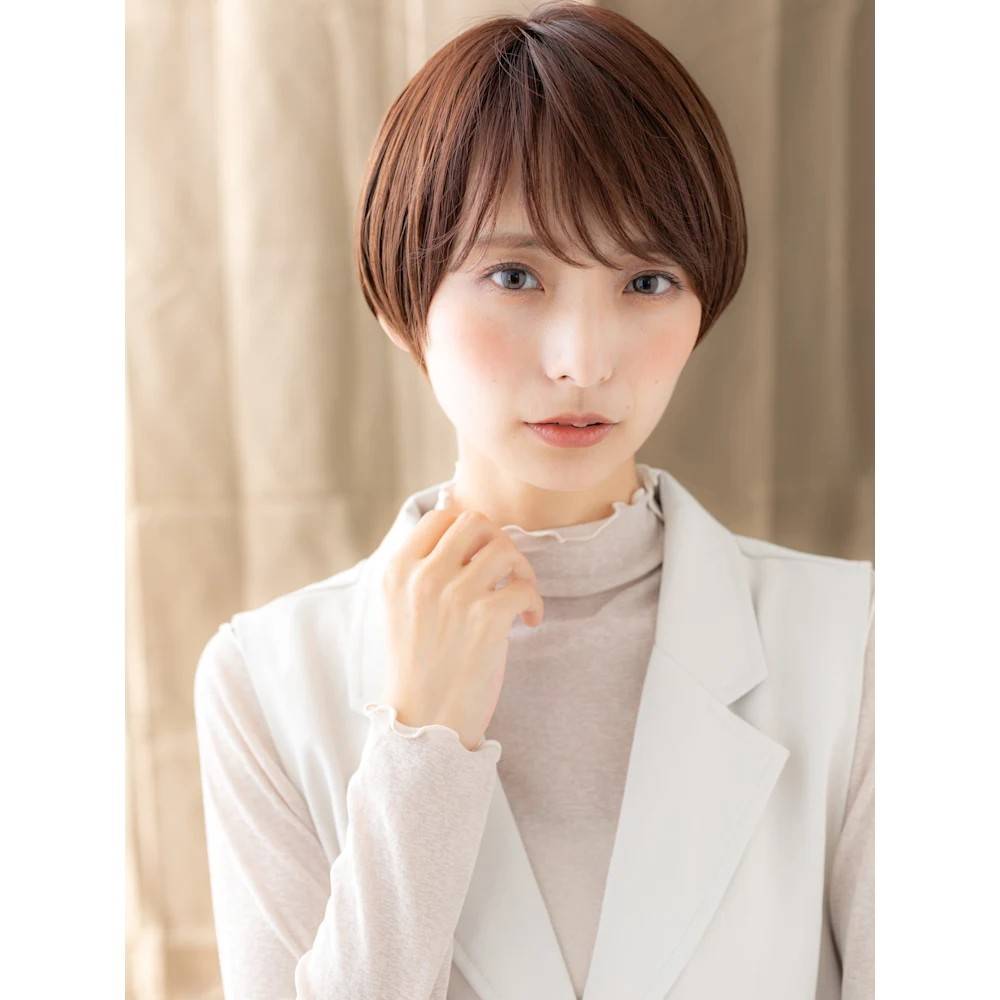 ミニマルな小顔ナチュラルショート