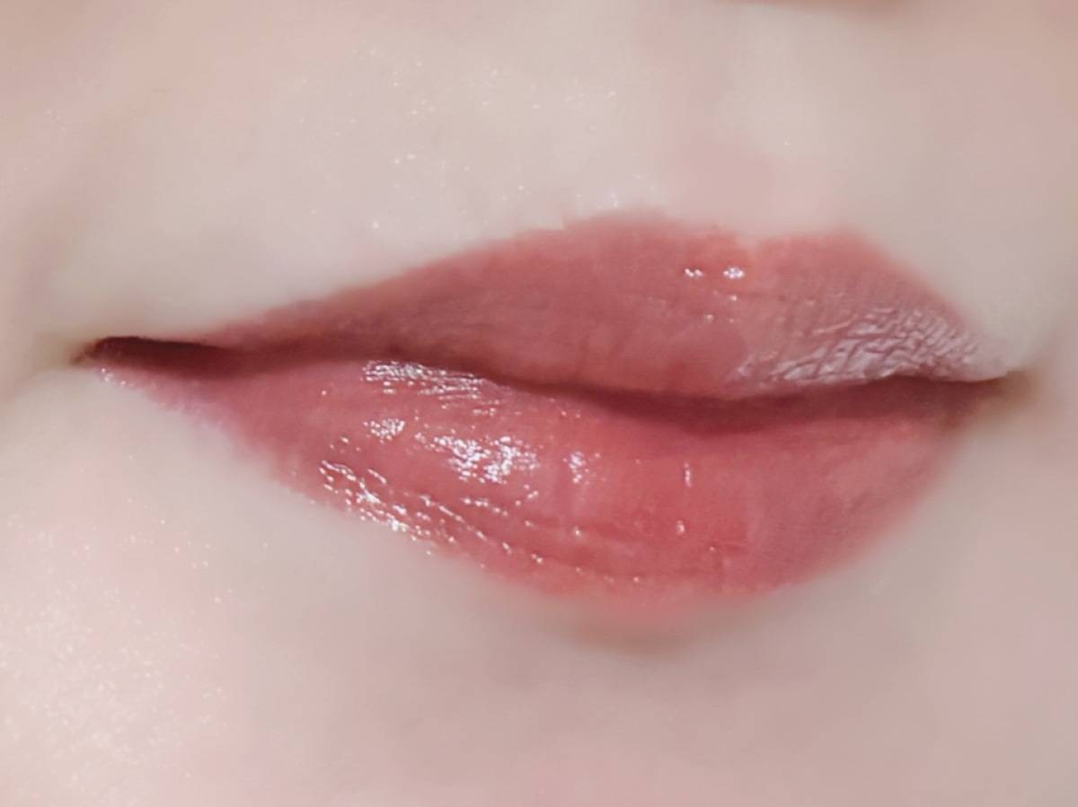Vaseline ヴァセリン ヴァセリン リップ キッシングレッド 色付きリップ 塗布後 筆者唇