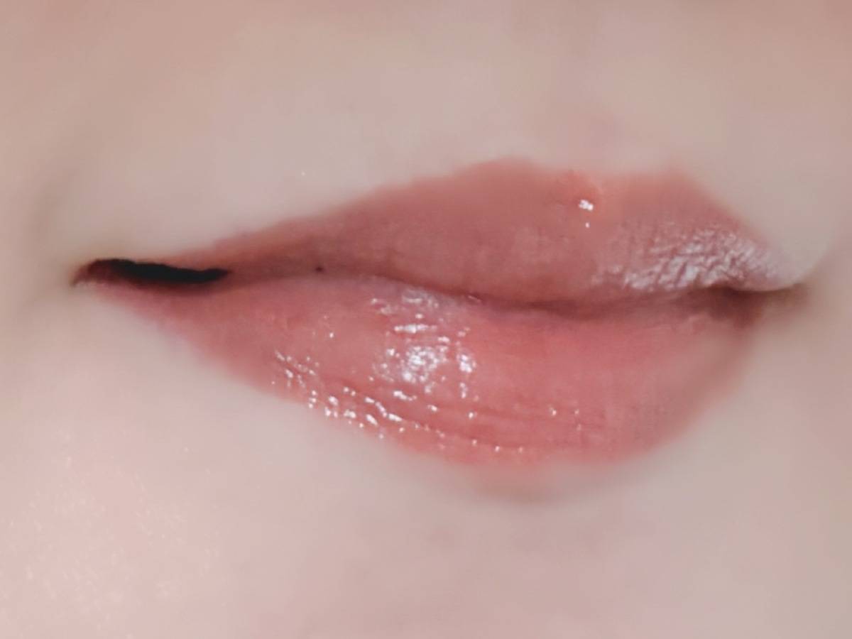 Vaseline ヴァセリン ヴァセリン リップ ピーチヌード 色付きリップ 塗布後 筆者唇