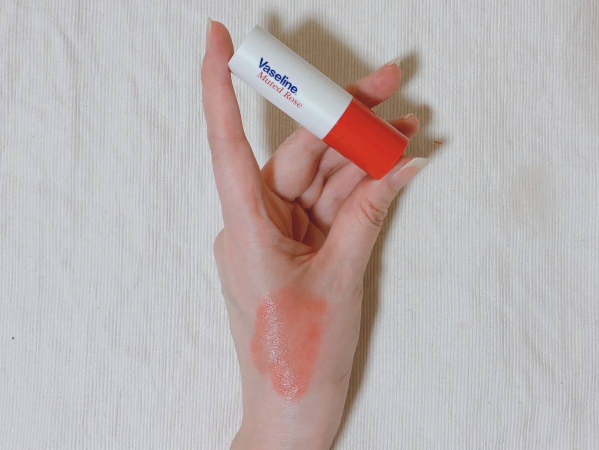 Vaseline ヴァセリン ヴァセリン リップ ミューテッドローズ 色付きリップ スウォッチ 筆者手