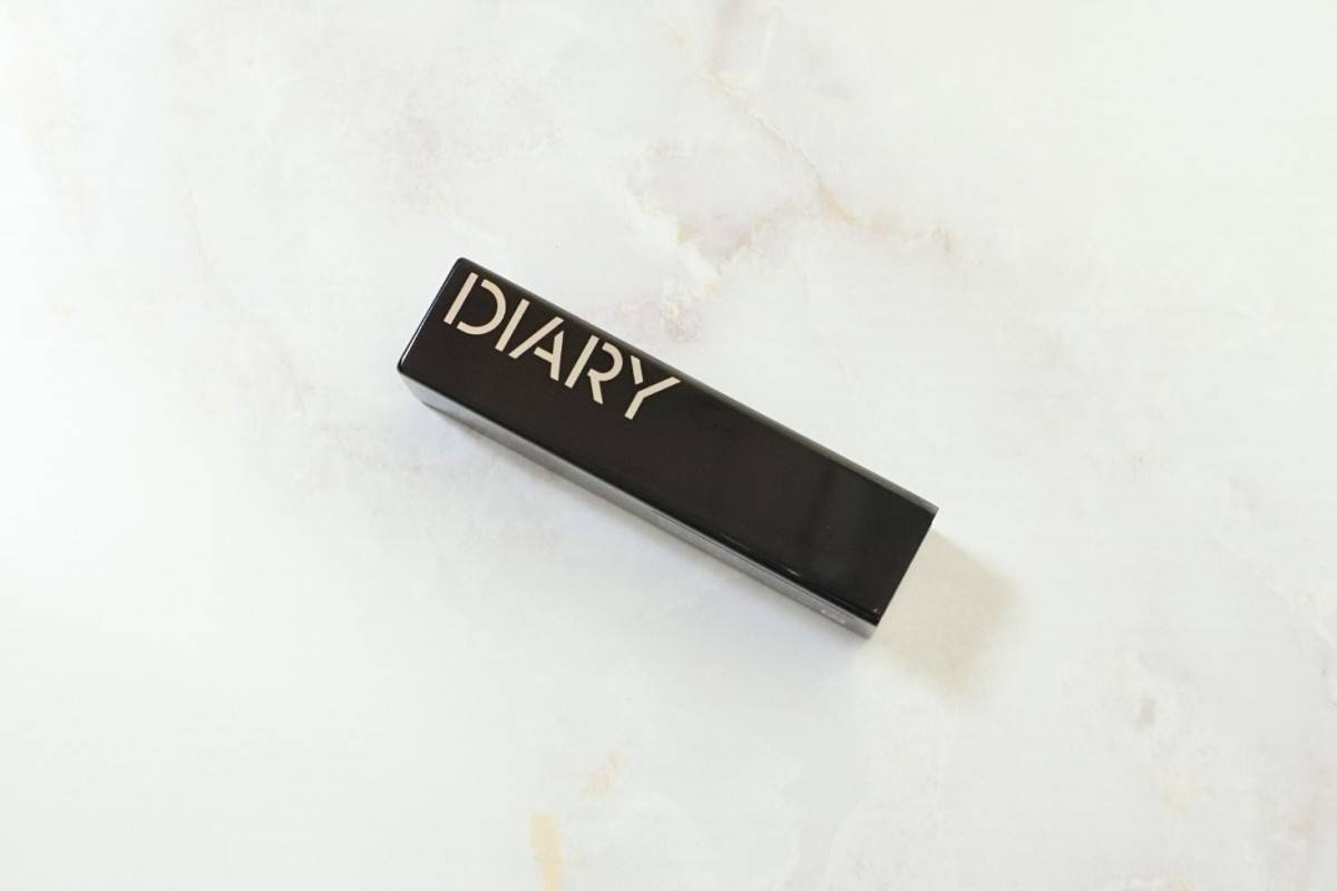 PERFECT DIARY バイオリップ エッセンス リップスティック  701 White Peach(パッケージ)