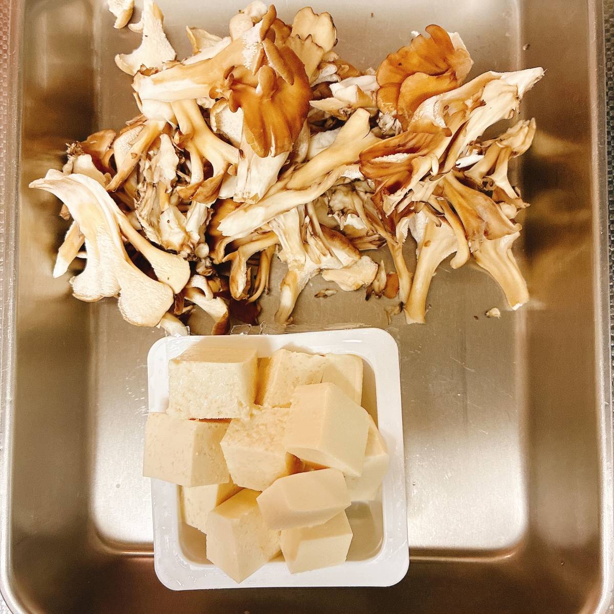 JAグループ公式の「きのこしらす豆腐炒め」のレシピ