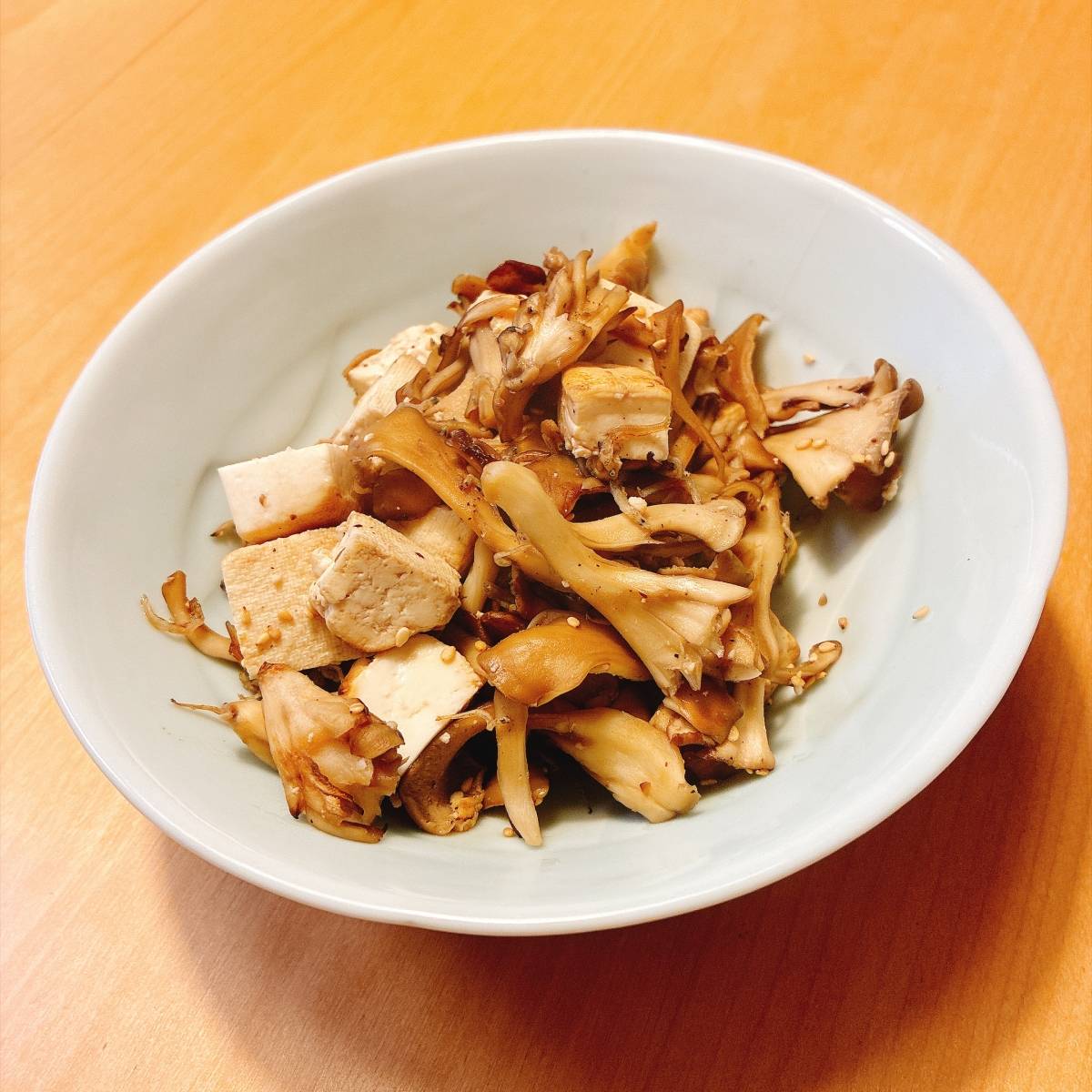 JAグループ公式の「きのこしらす豆腐炒め」のレシピ