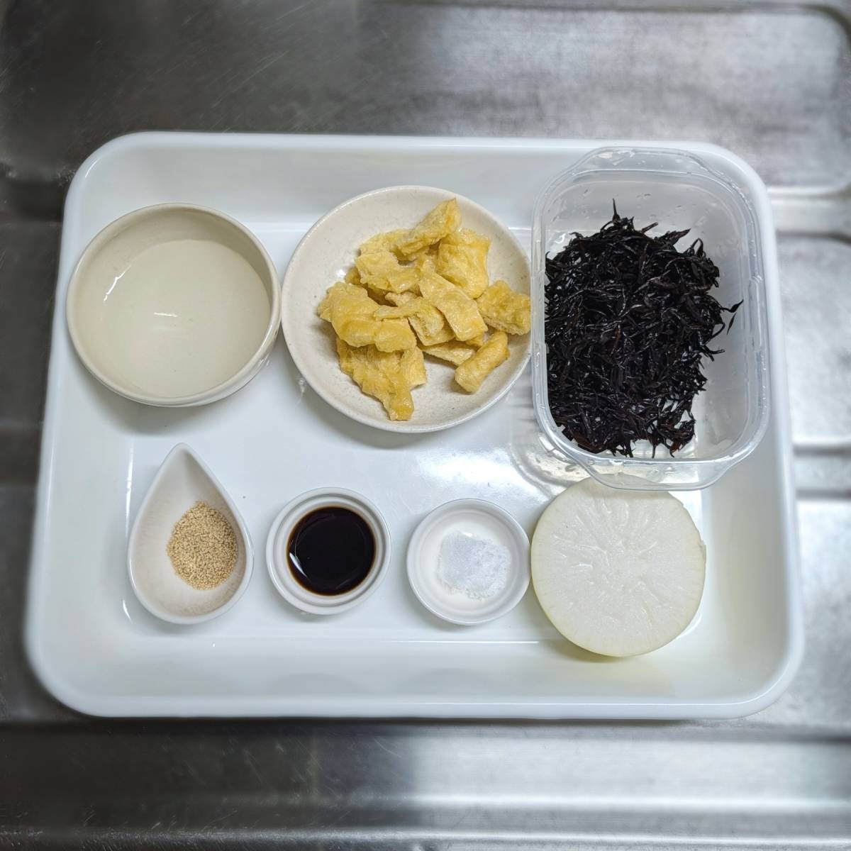 JAグループ公式の「節約レシピ♪大根の皮入り♪ひじきと油揚げの煮物」のレシピ