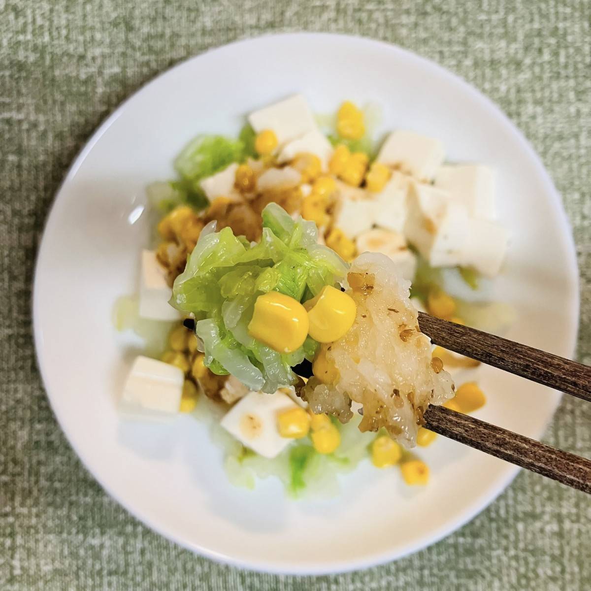 JAグループ公式の「ヘルシー♪白菜と豆腐とコーンのおろしぽん酢サラダ」のレシピ