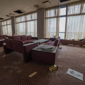 【ゾッとする怖い話】何だか違和感を覚えたんです。誰もいない廃旅館で聞こえた声