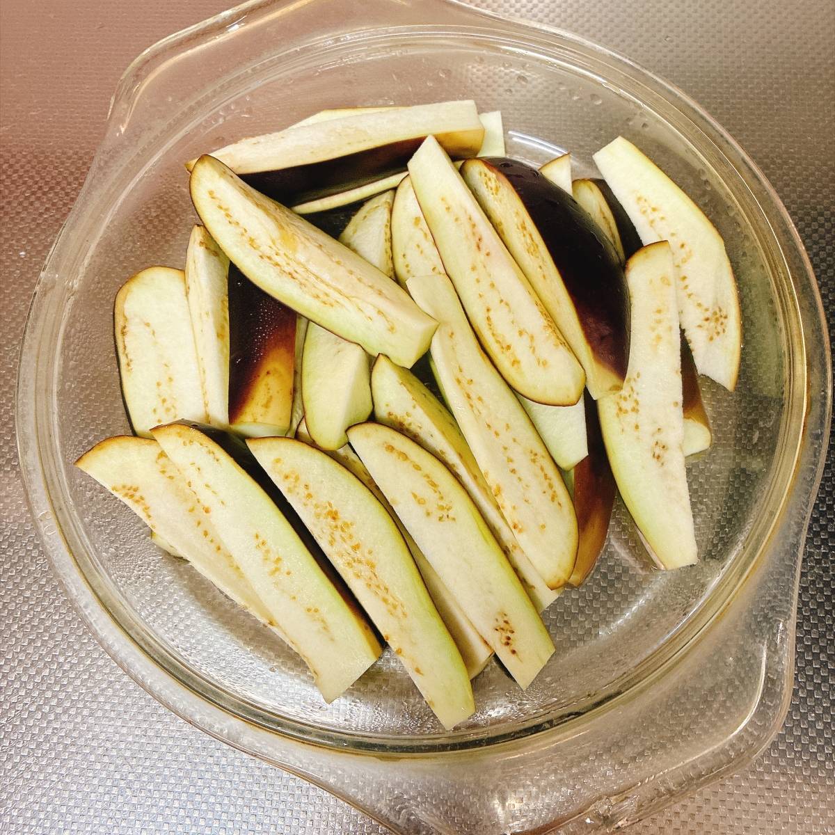 くらこん公式の「豚肉とかぼちゃの塩こんぶ炒め」のレシピ
