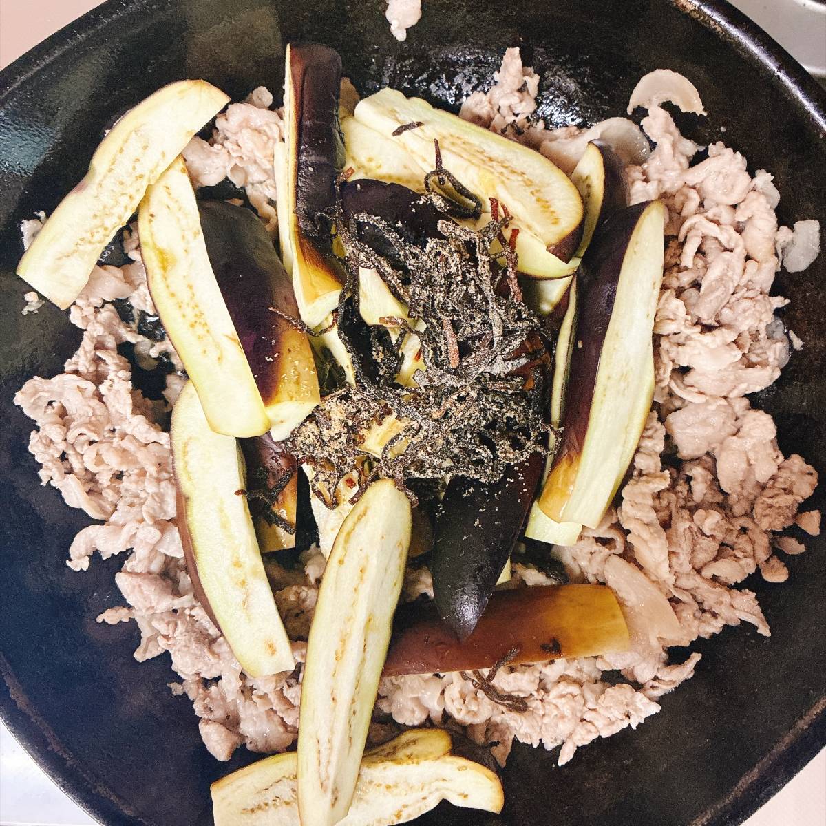 くらこん公式の「豚肉とかぼちゃの塩こんぶ炒め」のレシピ