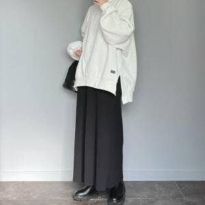 【2026年10月】こう着れば、老け見えしない！秋の黒スカートコーデ5選