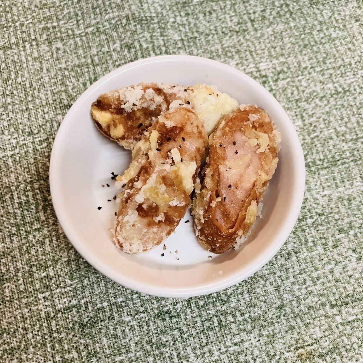 ニッスイ公式の「甘鯛の旨味ソーセージの松笠風カリカリ衣の唐揚げ」のレシピ