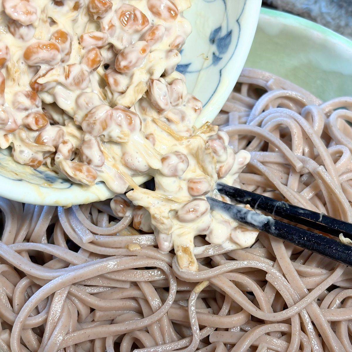 JAグループ公式の「えのきでコクUP、しかも超エコ！納豆蕎麦」のレシピ
