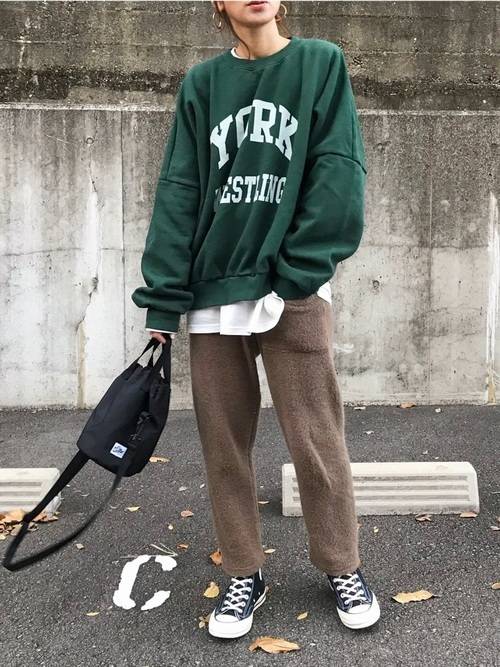 ブラウンのパンツを使った冬のレディースコーデ6選 オフィスも 4meee