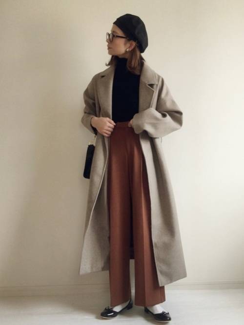 ブラウンのパンツを使った冬のレディースコーデ6選 オフィスも 4meee