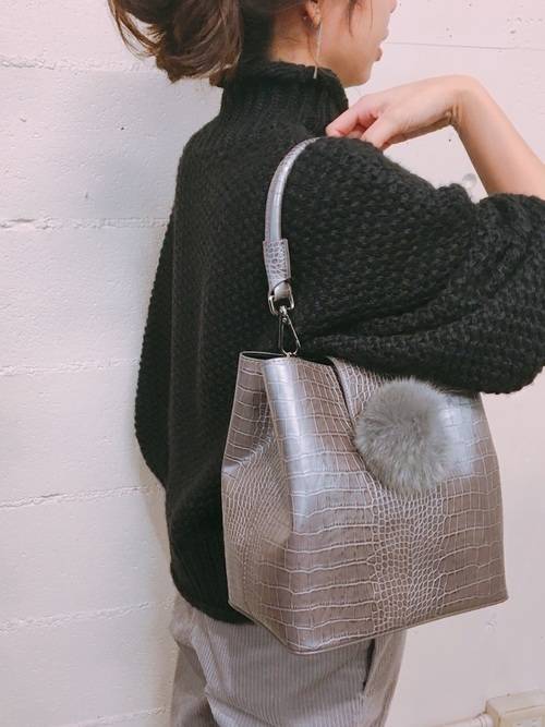 黒タートルネックがこなれる 冬に着たいレディースコーデ6選 4meee