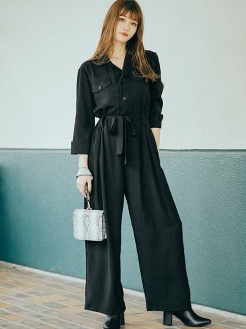 春コーデの女性
