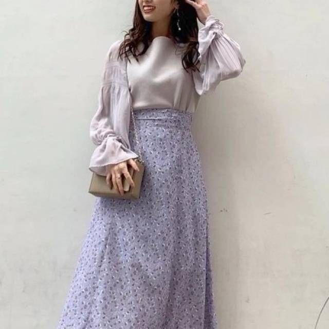 スカートのトップスインコーデ5選 春らしさに脚長効果を期待 4meee