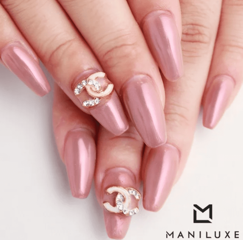 ヴェールネイルデザインおすすめ6選 淡くて大人可愛いパール感が 4meee