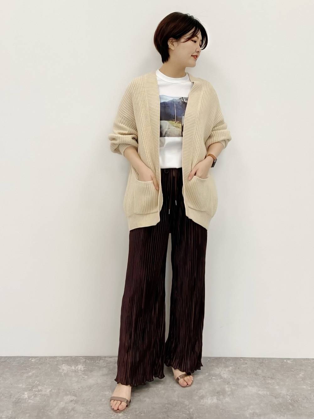 ベージュのカーディガンを使った春コーデ おすすめの着こなし5選 4meee