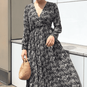  春コーデの女性 