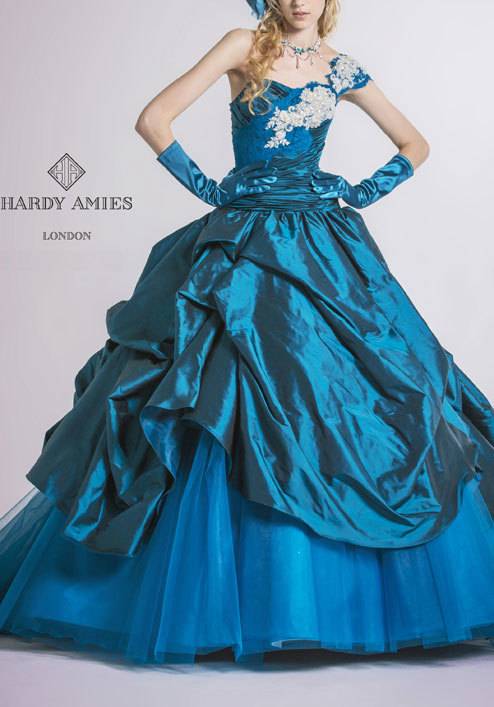 ブルー系 色黒さんにおすすめのエレガントなウェディングドレス4選 4meee