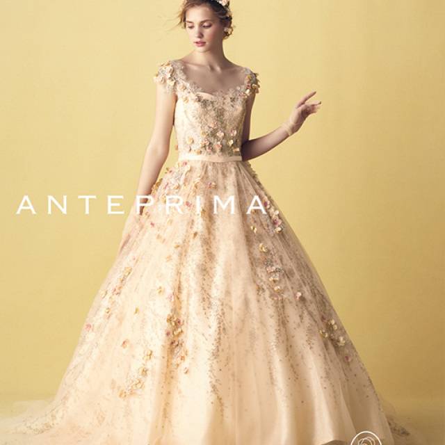 イエロー系 なで肩さんにおすすめの上品なウェディングドレス4選 4meee