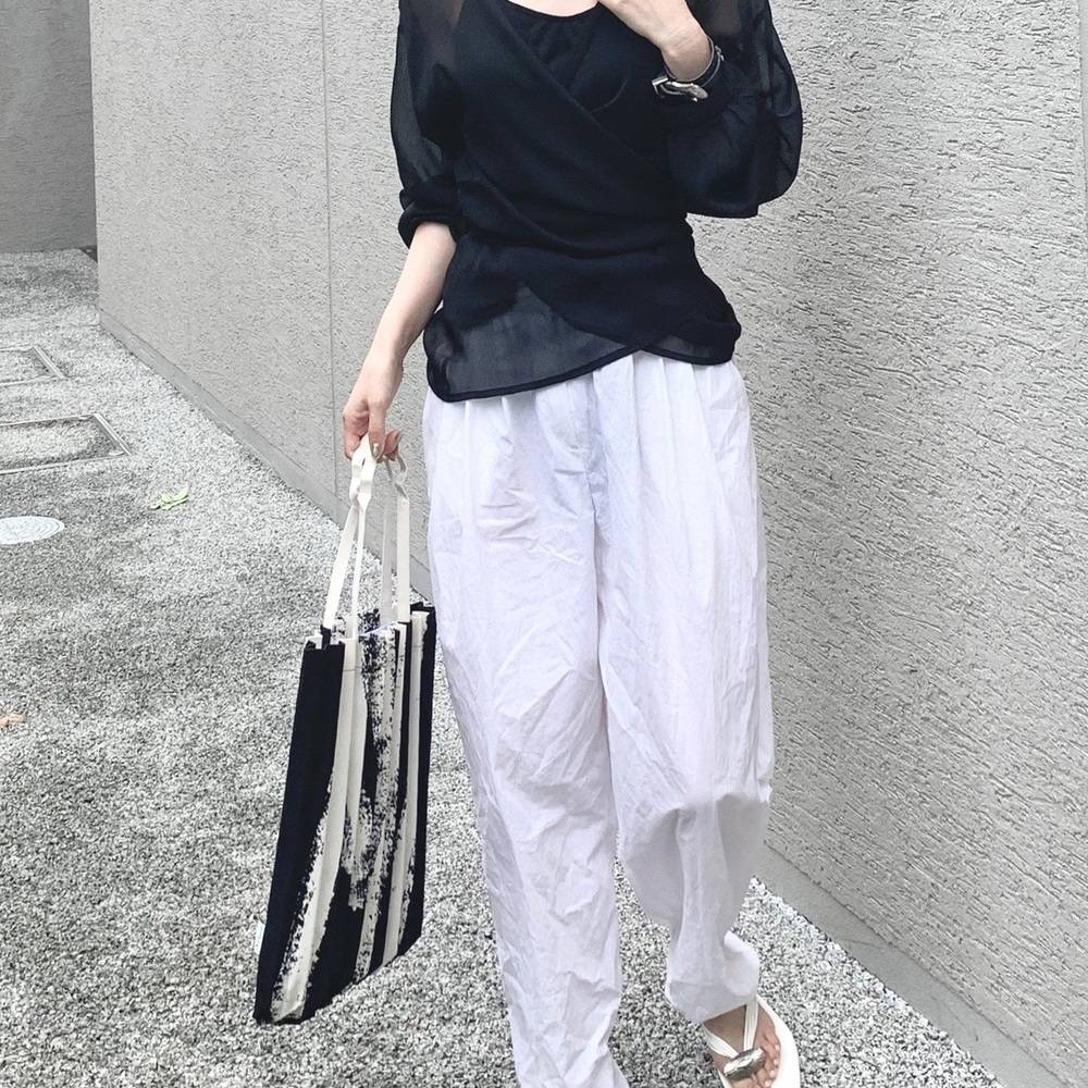 夏コーデの女性