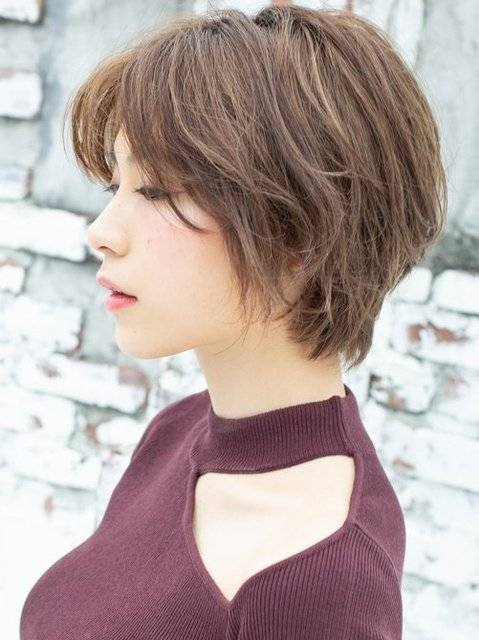 くせ毛のぽっちゃりさんにおすすめの髪型 ショートヘアで小顔を狙え 4meee