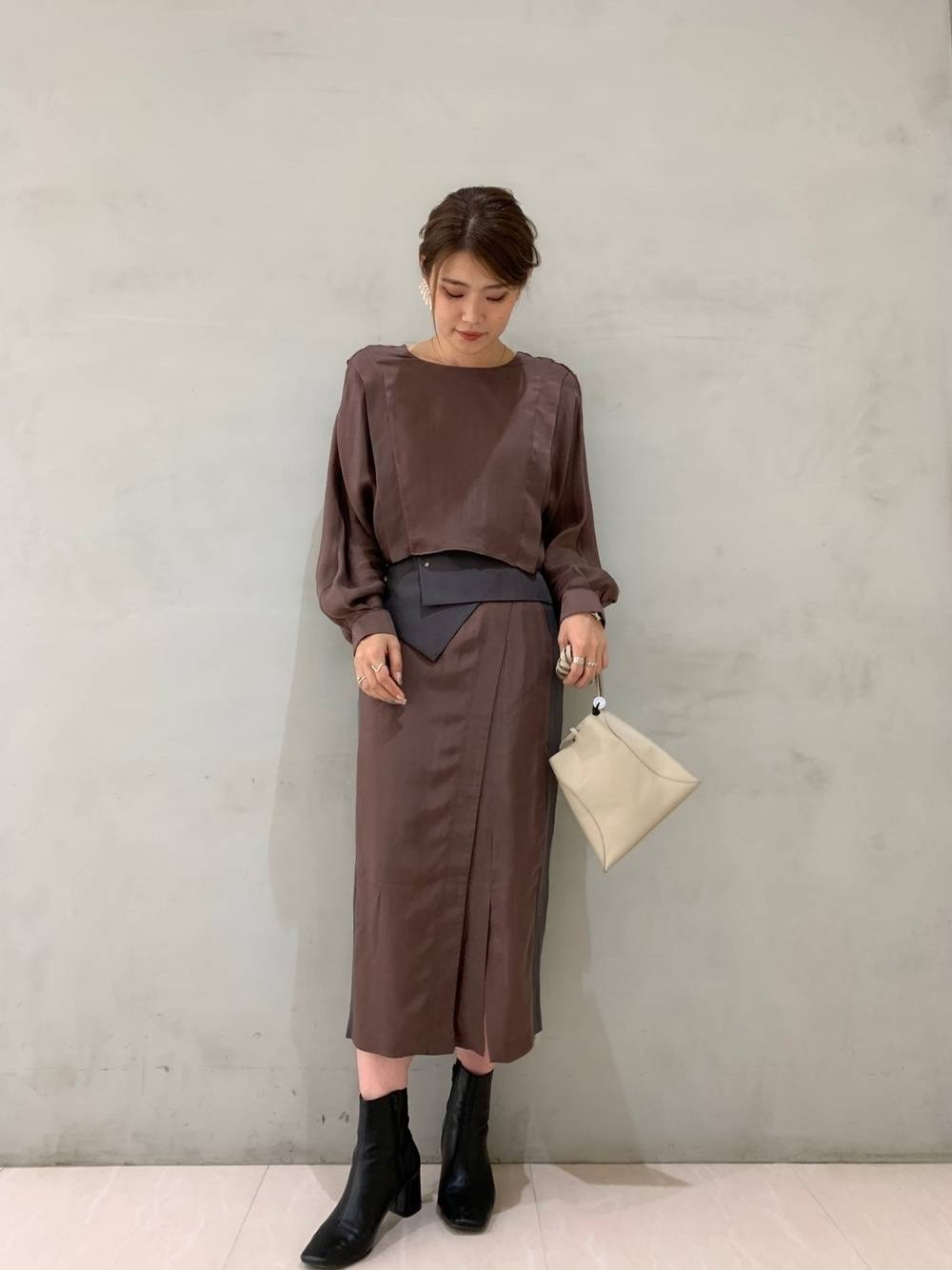 脚を細く見せるスカートコーデおすすめ5選 着痩せ確実 初秋編 4meee