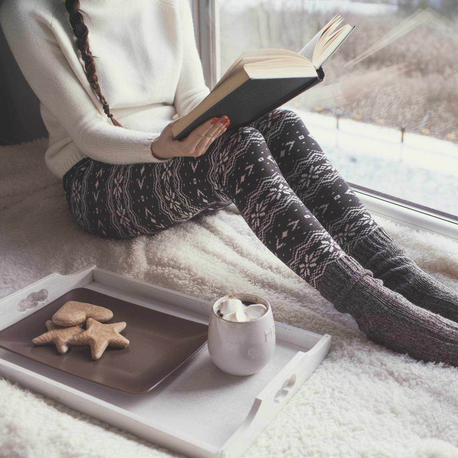読書をする女性