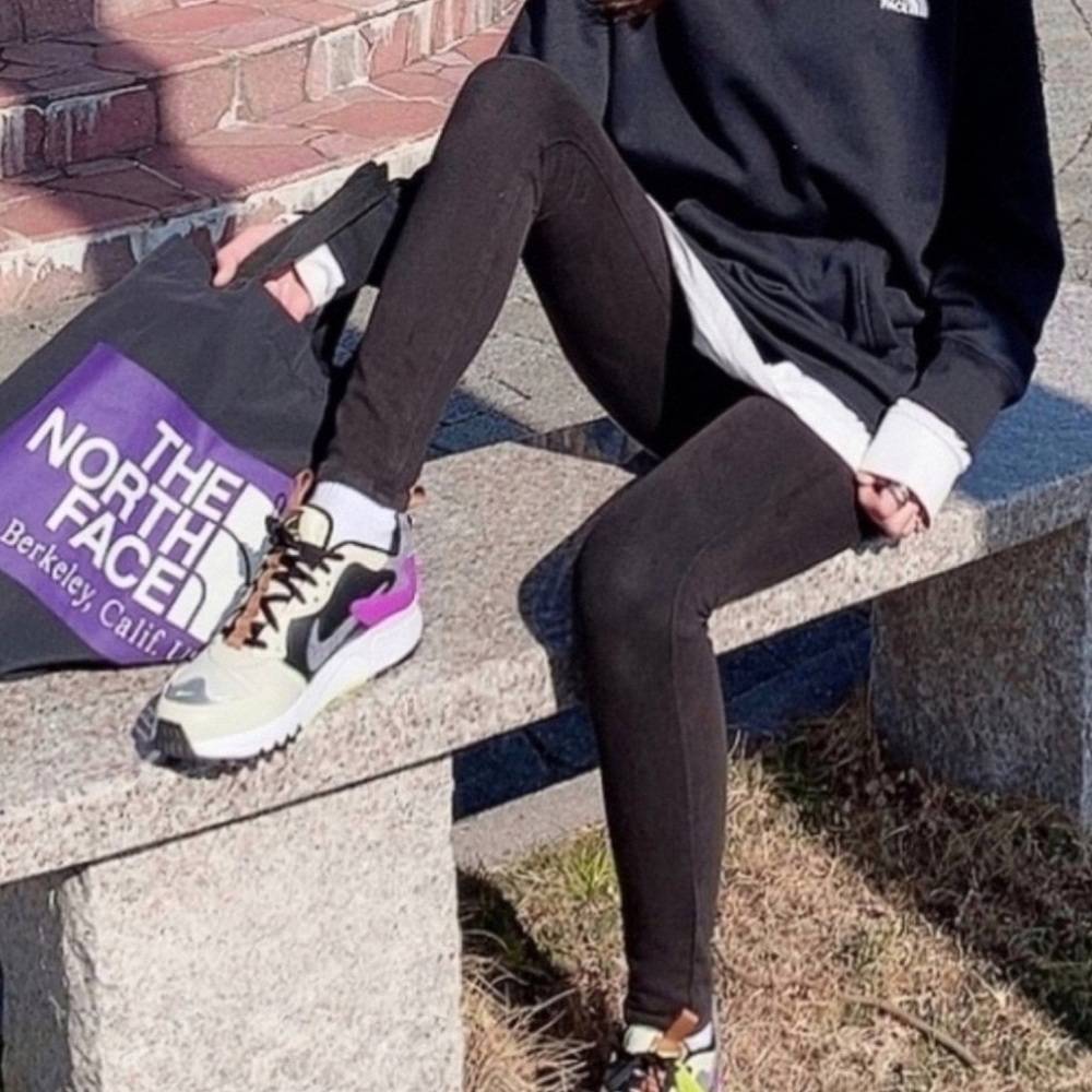 冬コーデの女性
