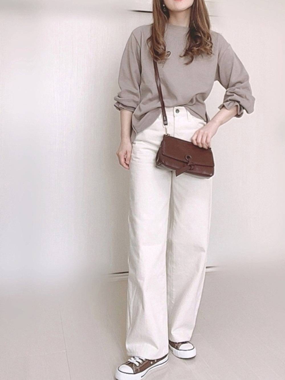 初夏コーデの女性
