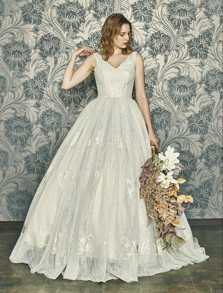 グリーン系 脇肉をカバーしてくれるウェディングドレスおすすめ5選 4meee