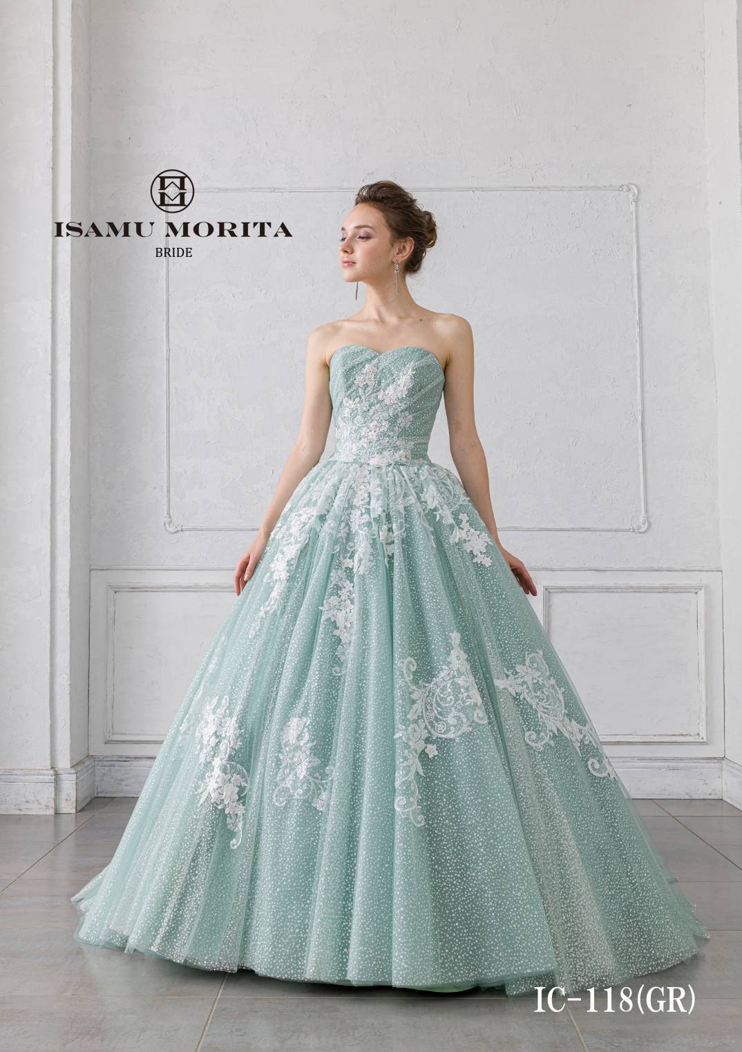 グリーン編 年下花嫁さんに似合うウェディングドレスおすすめ5選 4meee