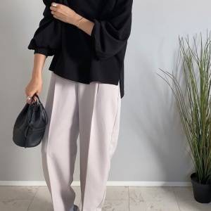  初夏コーデの女性 