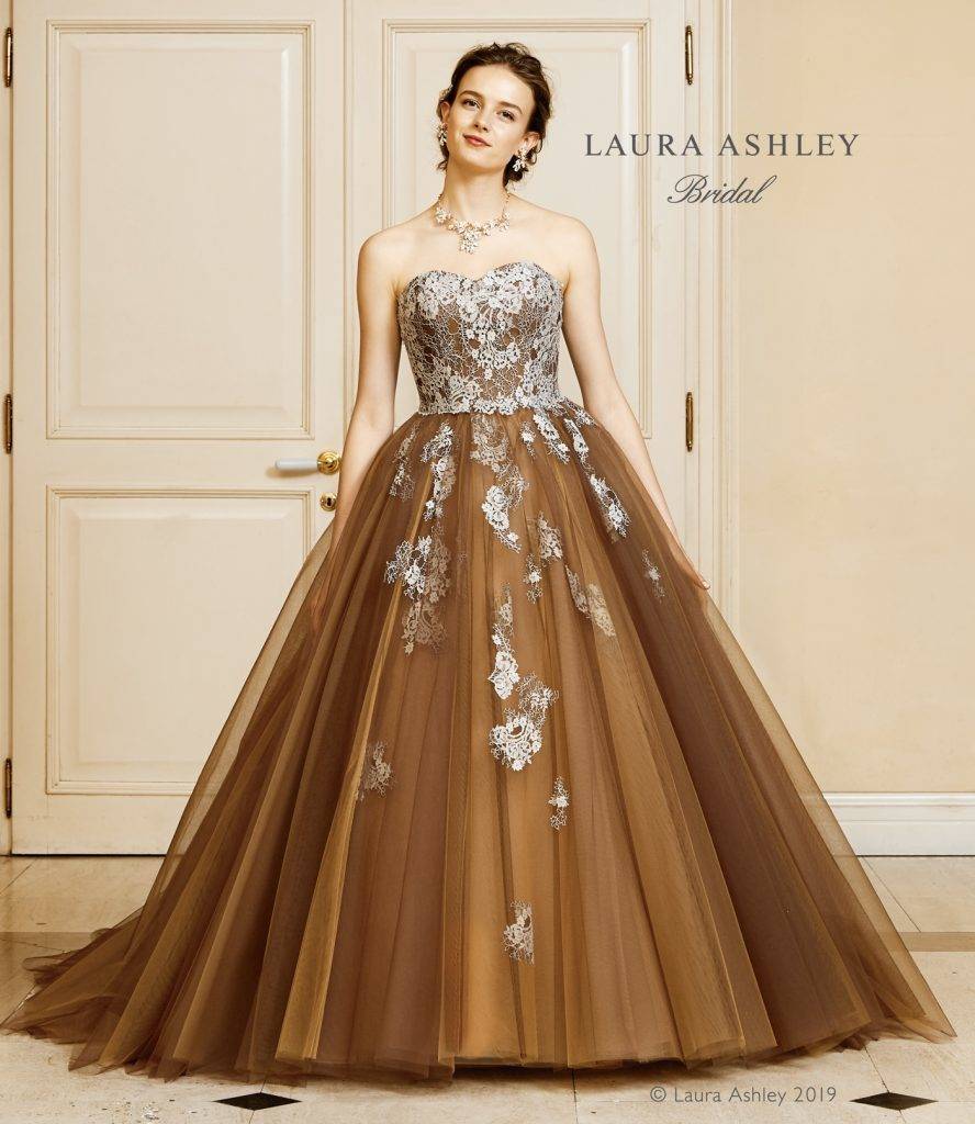 ブラウン編 胸が大きく見える清楚系ウェディングドレスおすすめ5選 4meee