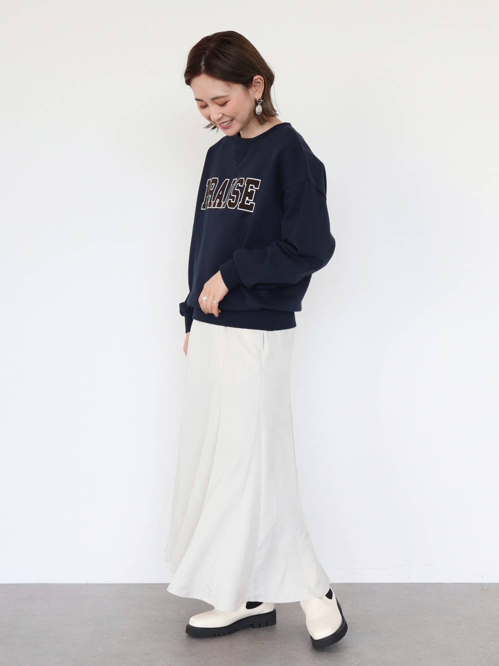 秋編 黒髪ショートの女性に似合うコーデおすすめ15選 30代40代に 4meee