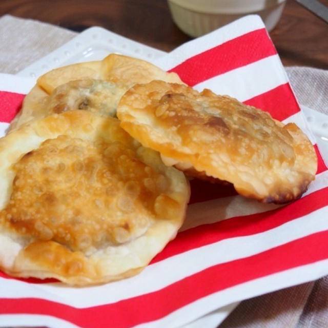 【切り餅アレンジレシピ♪海苔チーズと餅の醤油揚げ餃子♪おつまみやおやつに〜】 