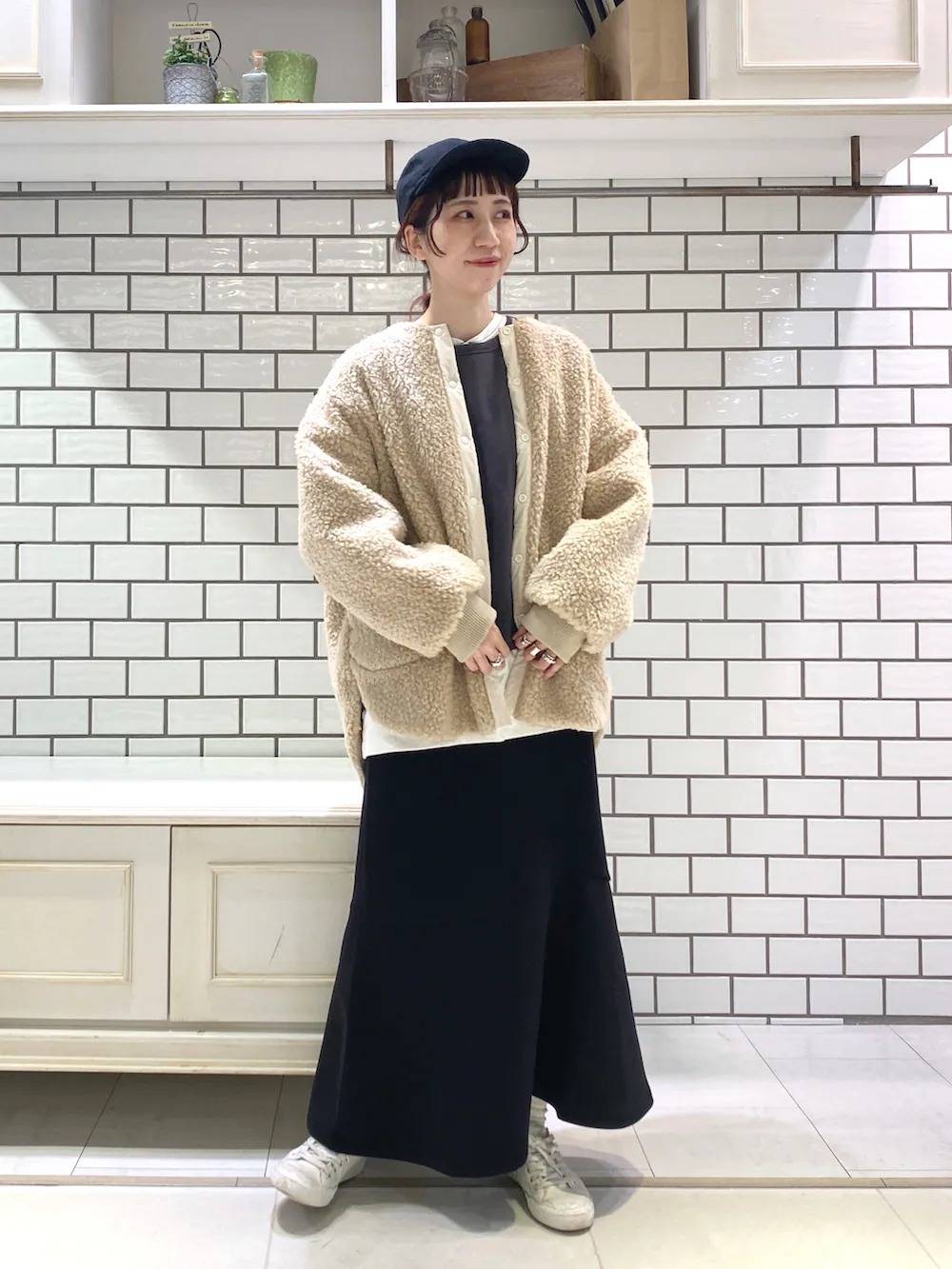 スカートコーデの女性
