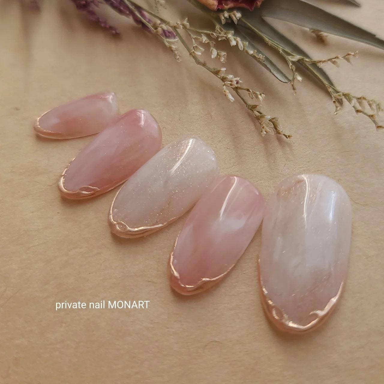 3月編 ピンクゴールドのネイルデザインおすすめ5選 30代に 4meee 3月編 ピンクゴールドのネイルデザインおすすめ5選 30代に 4meee