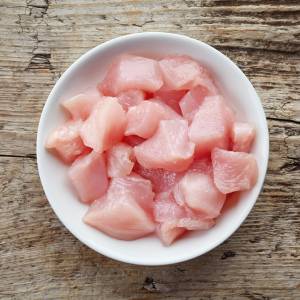 居酒屋サイドが嘆くやつだわ。「鶏むね肉」で作るご褒美おつまみレシピ