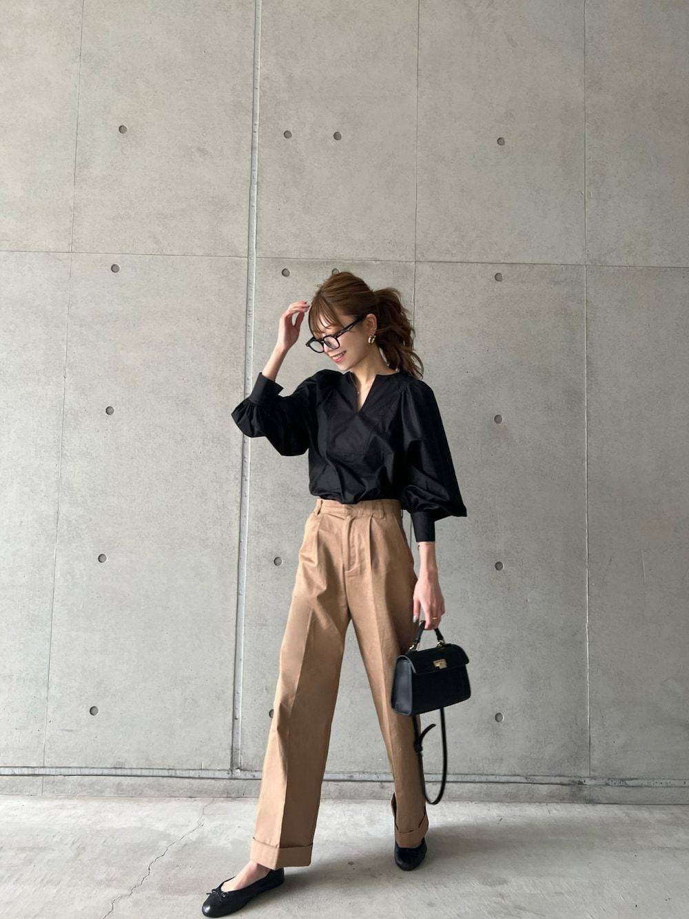 黒ブラウス で作る老け見えしない晩春コーデ5選 30代におすすめ 4meee