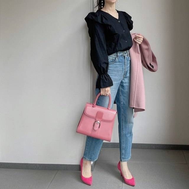 黒ブラウス で作る老け見えしない晩春コーデ5選 30代におすすめ 4meee