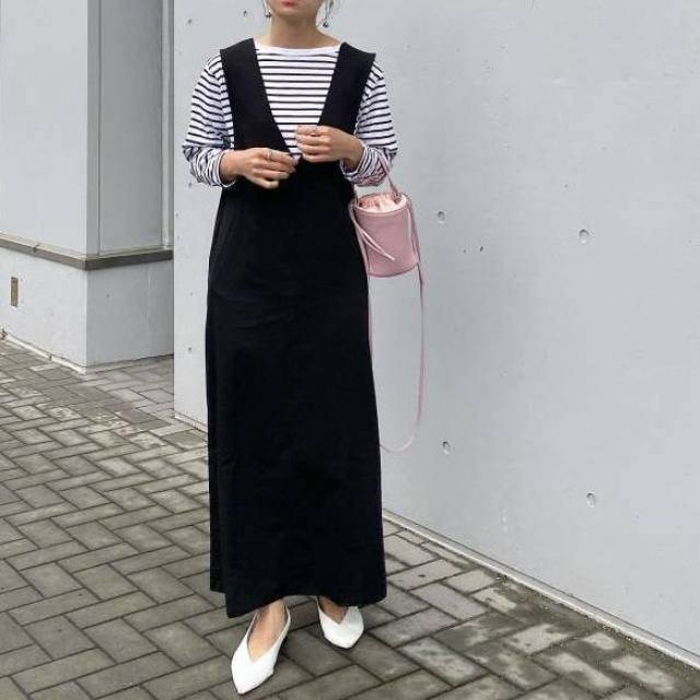 黒ワンピース で作る地味に見えない晩春コーデ5選 大人におすすめ 4meee 黒ワンピース で作る地味に見えない晩春コーデ5選 大人におすすめ 4meee