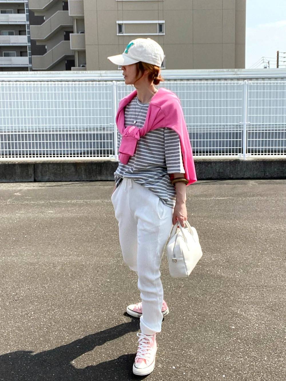 白パンツ で作る時代遅れ感ゼロの初夏コーデ5選 30代におすすめ 4meee