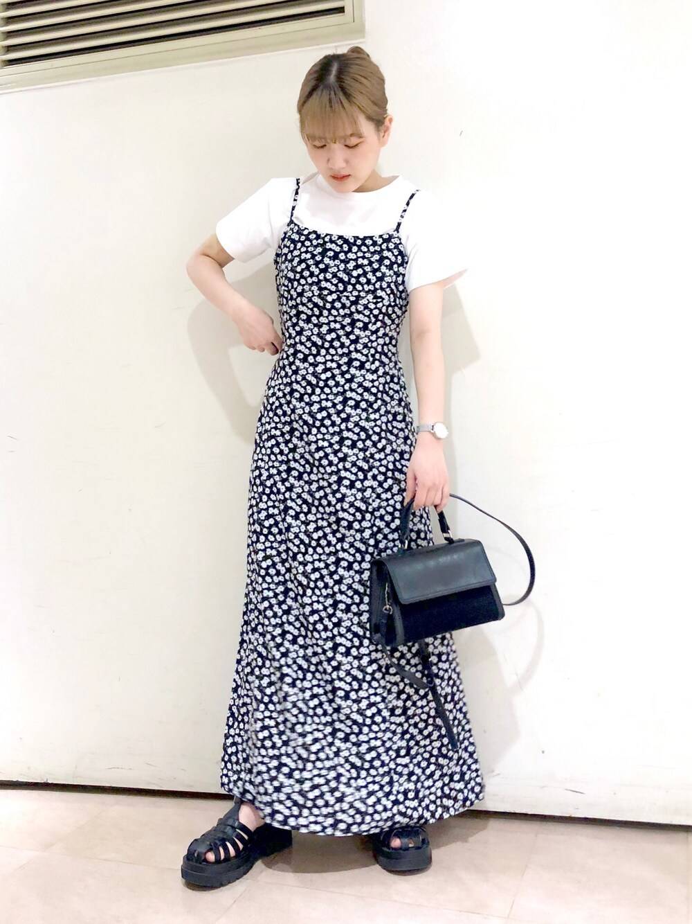 梅雨編 ネイビーワンピース を使った垢抜けコーデおすすめ5選 4meee
