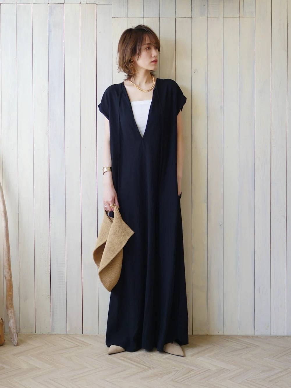 黒ワンピース使用 老け見えしない夏コーデ5選 Vネックがおすすめ 4meee